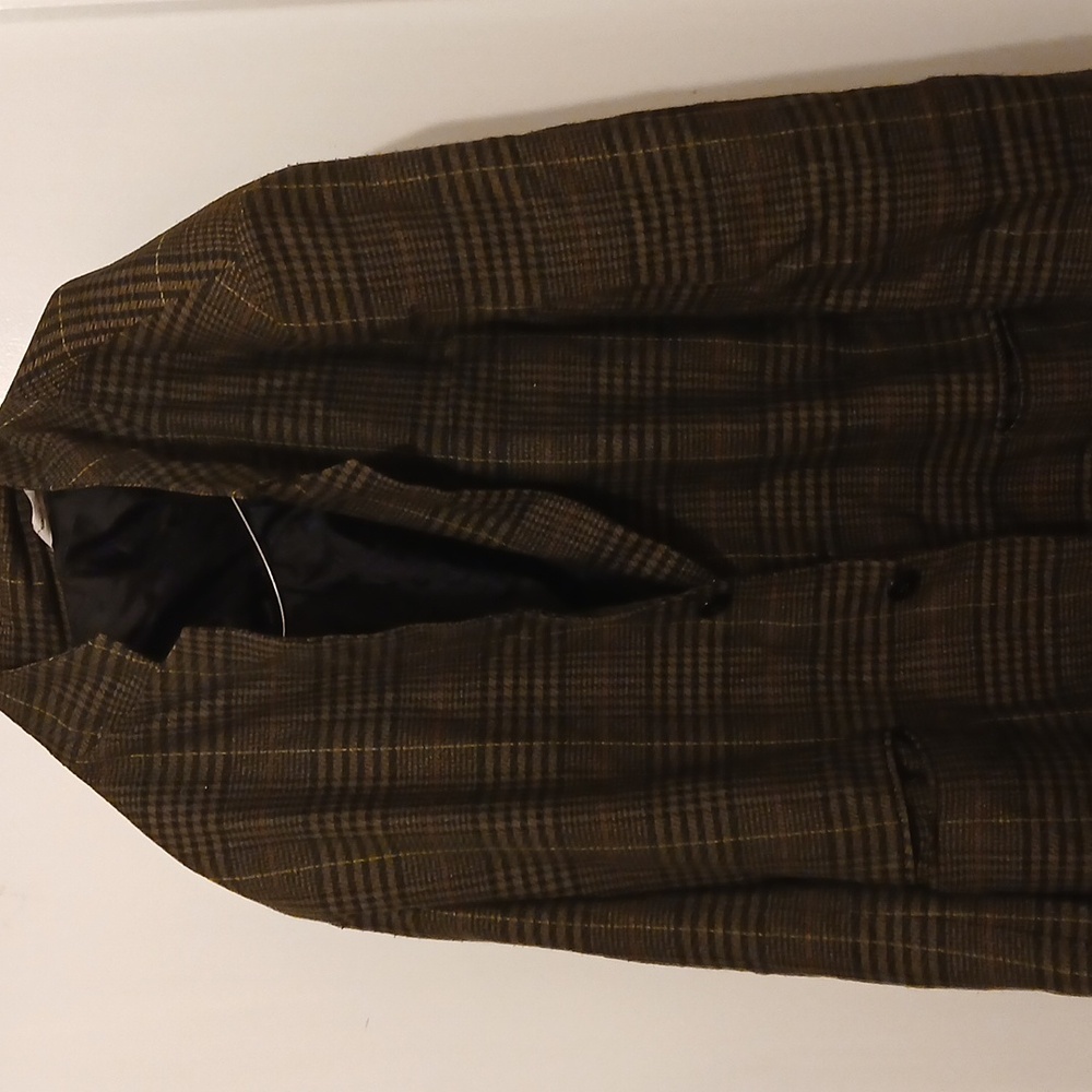 Men's blazer with gray and black collar with pockets in the front inside pocket